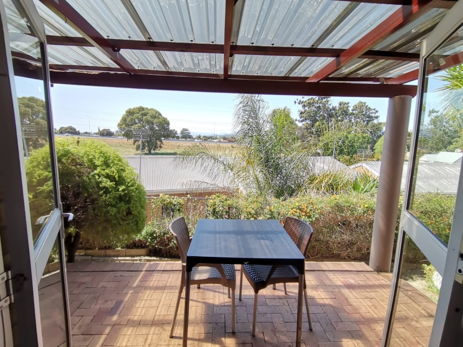 2 Bedroom Property for Sale in Oakglen Western Cape